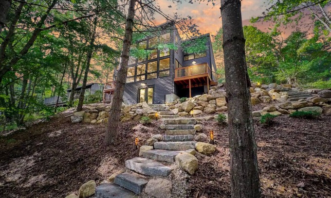 Brownfield House | StoneWater | Brand New | Private Lakefront + Fire