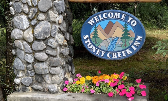 Bear Creek House | Stoney Creek Inn
