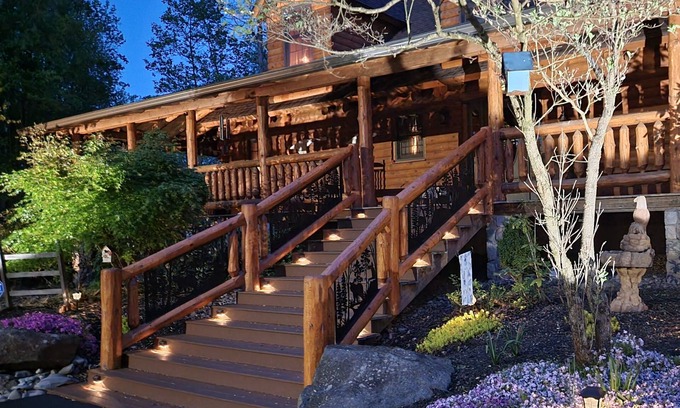 Kintnersville Cabin | Stoney Ridge Lodge, 10K sq. ft. Beautiful Log Relaxing Luxury. Vacation/Wedding