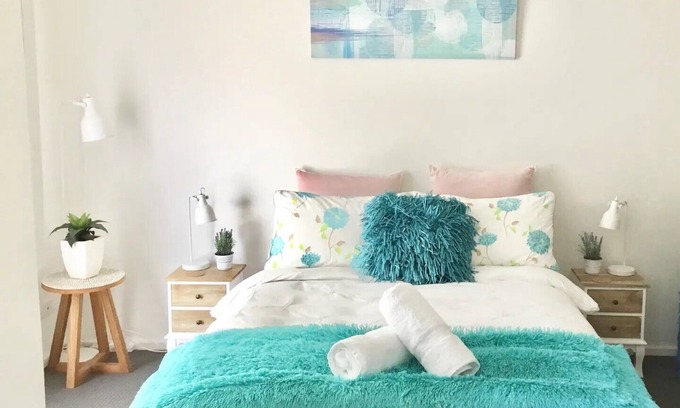 Brunswick East Apartment | Stonez off LYGONnBrunswick East ranked 6th coolest neighbourhood in the world!n
