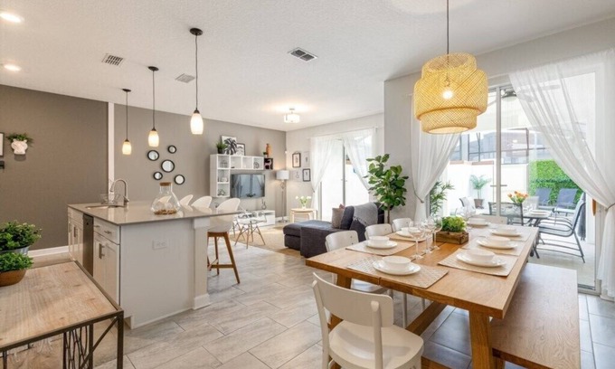 Kissimmee House | Storey Lake - LUXURY 4 bedrooms, 3 bath, private pool - Star Wars & Mickey theme