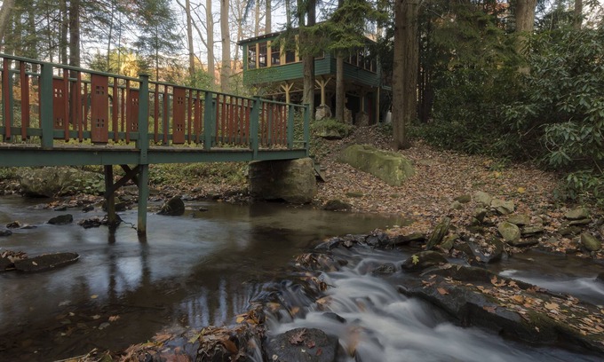 Jefferson Township Cabin | Storybook Waterfront Cottage; Close to Hidden Valley/Seven Springs