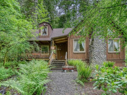 Mount Hood Village House | Storybrooks Cabin - Meredith Lodging