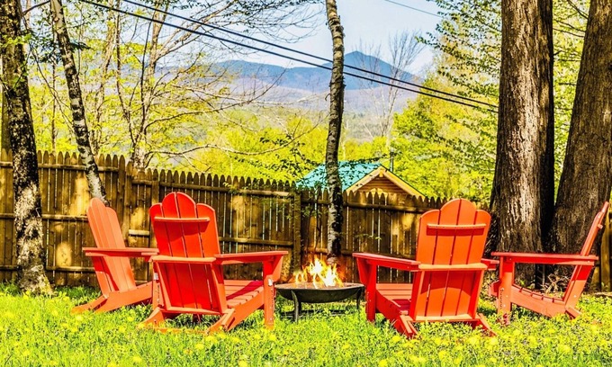 Stowe House | Stowe Getaway Hot Tub Hammock & Trails