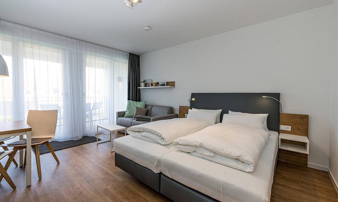 Bensersiel Apartment | Strandnahes 1-zimmer Apartment mit Balkon, Parkplatz, Schwimmbad- & Saunanutzung