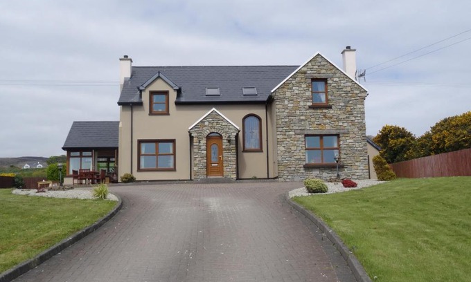 Ballymacarthur Bed & Breakfast | Strand View House B&B