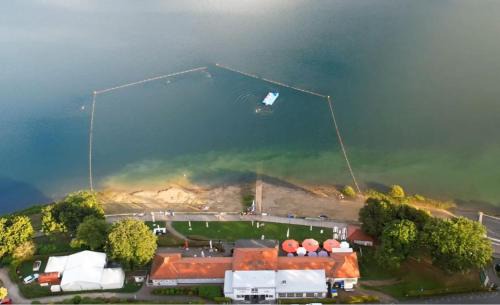 Waldeck Hotel | Strandhaus Edersee Nr 12 - Kaminzimmer, Seeblick, Badestrand, Seeterrasse