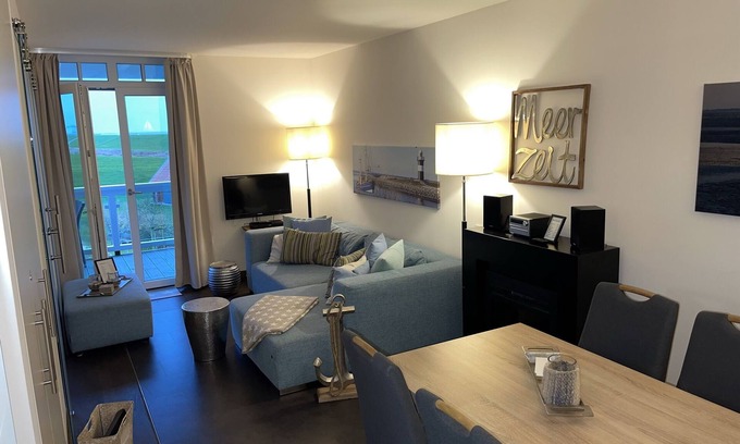 Wremen Apartment | Strandnahe Ferienwohnung mit Sauna, Strandkorb und Balkon mit Land- & Meerblick