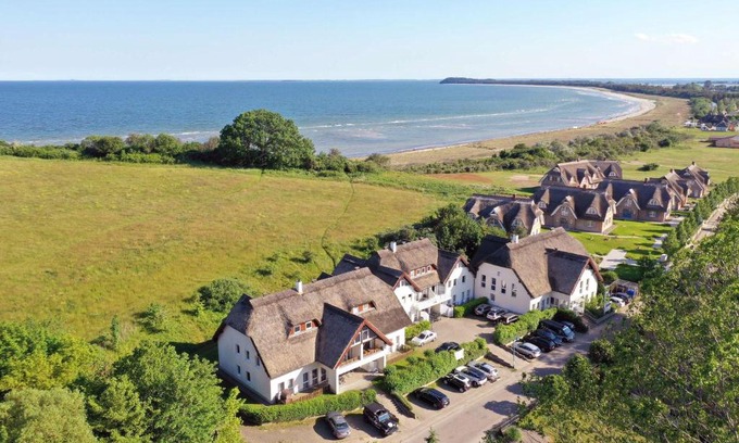 Lobbe Apartment | strandnahe Ferienwohnung mit eigener Terrasse - Strandhaus Mönchgut FeWo 02