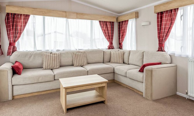 Tiddington House | Stratford Caravan Pet friendly