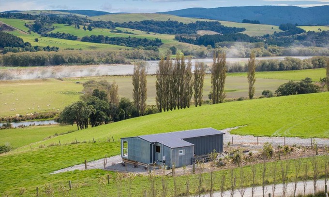 Winton House | Strathvale River Cottage - Winton Holiday Home