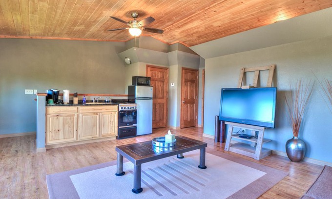 Rapid City House | Stratobowl guest house