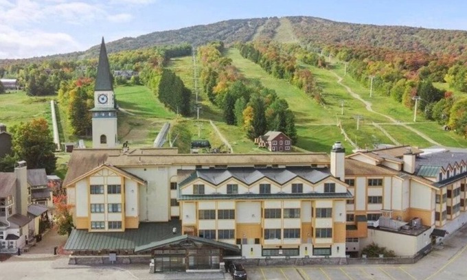 Stratton Mountain Condo | Stratton Slopeside Condo at The Landmark! 400 FEET TO LIFT!