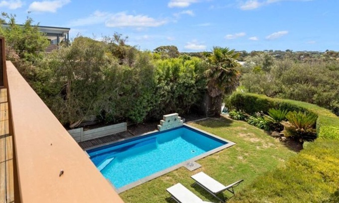 Sorrento House | Strawberry Fields - with pool & walking distance to Sorrento main street