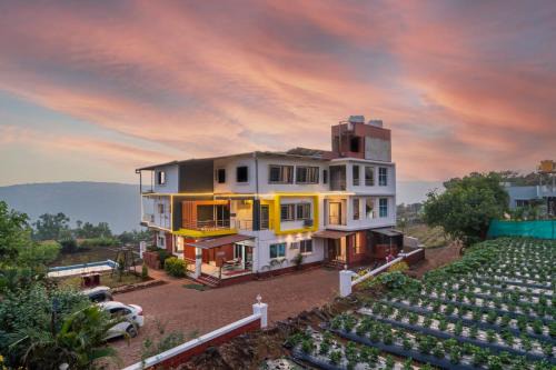 Mahabaleshwar Resort | Strawberry King Resort
