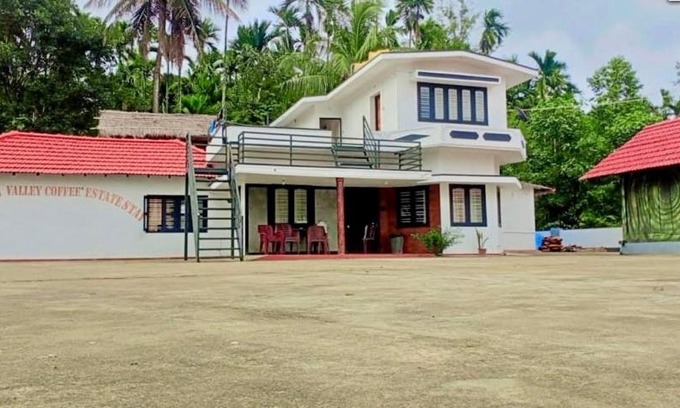 Madikeri House | Streaming valley coffee estate stay