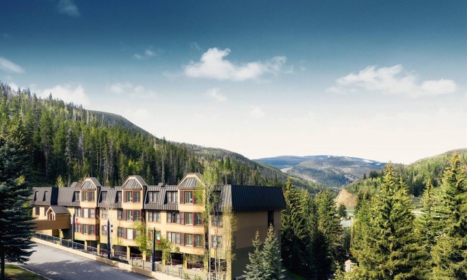 Vail Condo | Streamside at Vail 2BR in West Vail - shuttle to slopes, indoor pool & more!