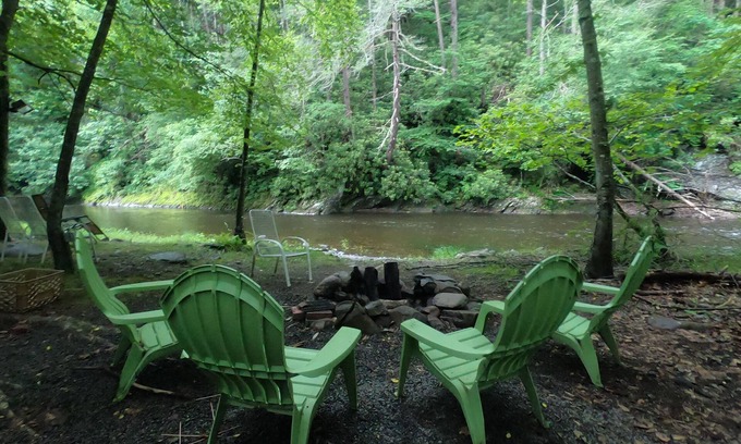 East Stroudsburg Cabin | Streamside Cabin Retreat Near Bushkill Falls