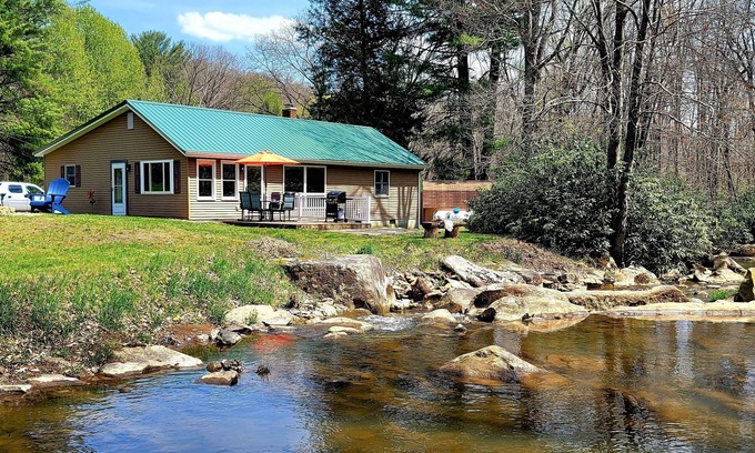 Farmington Cabin | Streamside Family Friendly Accommodations minutes from Ohiopyle!
