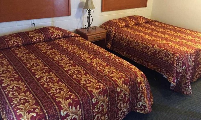 Fairview House | Stress-free Accommdation at Knights Inn Fairview! 3 Great Units, Free Parking