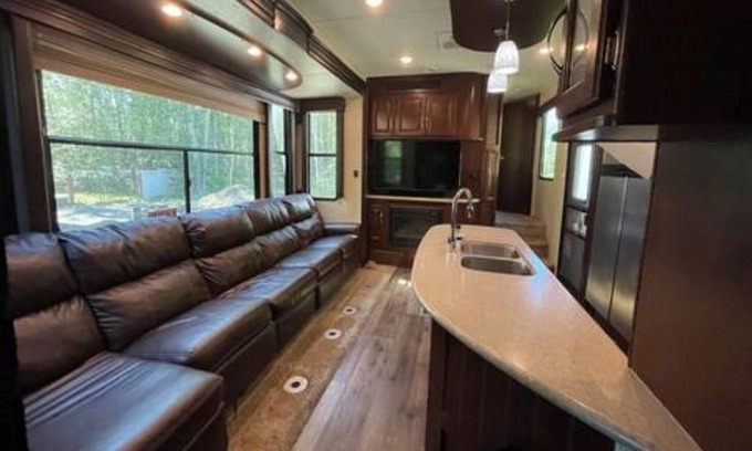 Palmer House | Stress Free Glamping Experience walking distance to the Alaska State Fair!