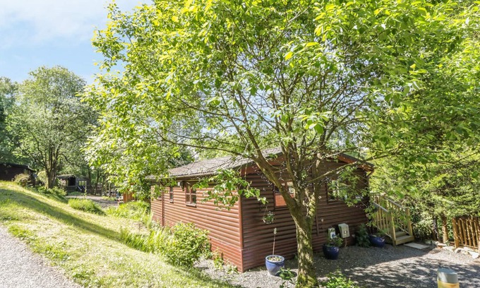 Troutbeck Bridge Cottage | STRIDING EDGE, pet friendly, with pool in White Cross Bay