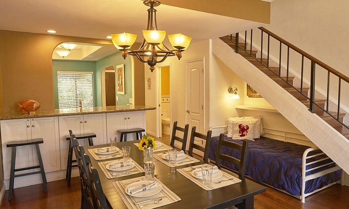 Avalon Condo | Stroll to Beach, Relax in Comfort! Jacuzzi Tub, Jet Shower, BBQ - Top Rated!