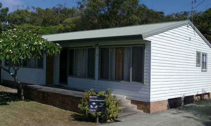 Hawks Nest House | Stroll to Bennett's Beach
