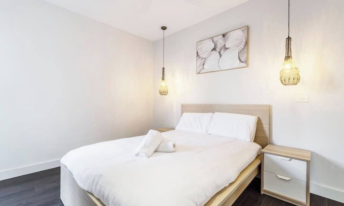 Victoria Apartment | Stroll to the beach + Indoor Parking!