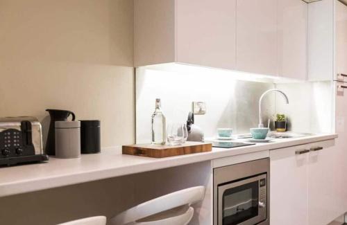 Shoreditch Apartment | Students Only Silver Studio Upper Level, Old Street Residence