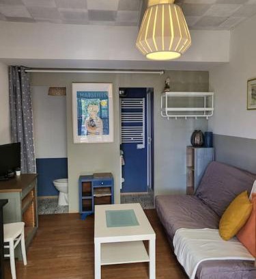 Notre-Dame-Limite Apartment | Studette indépendante et coquette avec terrasse sur jardin