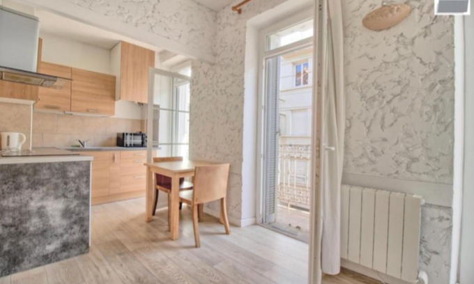 Le Mourillon Apartment | Studio équipé-climatisé avec balcon au Mourillon à 20m de la plage