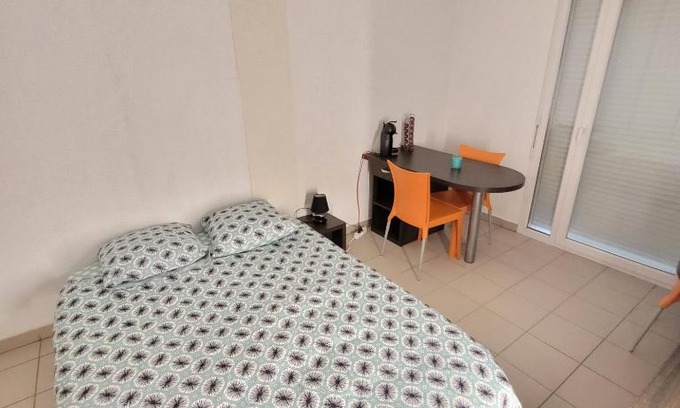 Saint-Priest-en-Jarez Apartment | Studio équipé face CHU