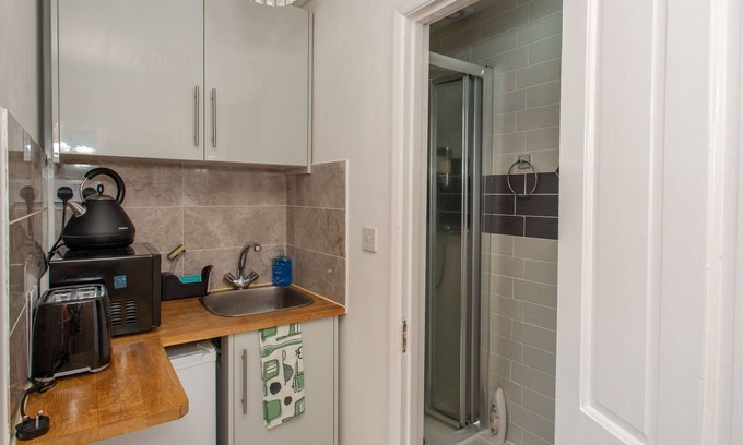 Plaistow and Sundridge Apartment | Studio 1 - Front, 1st floor