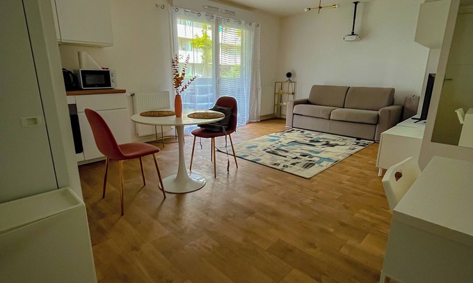 Le Perreux-sur-Marne Apartment | Studio 10’ de Paris & 30’ de Disneyland