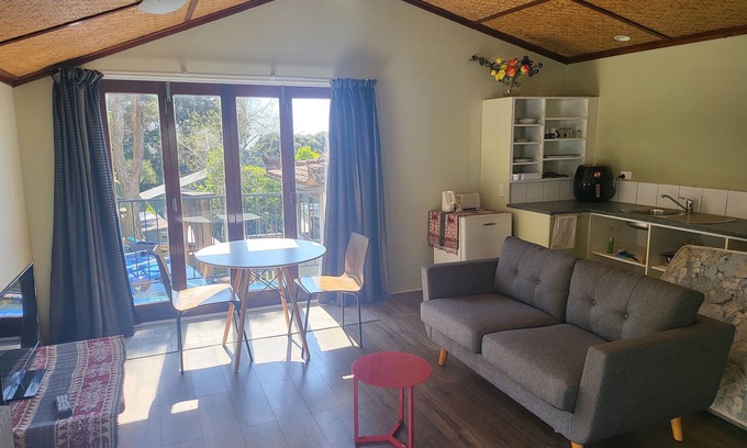 Onetangi Apartment | Studio 10min walk to Onetangi beach