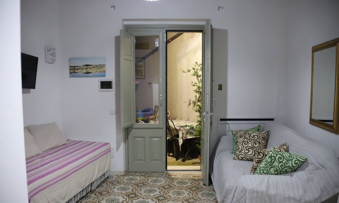 Sant'Antioco Apartment | STUDIO 18 centre of old town two minuted close to seaside
