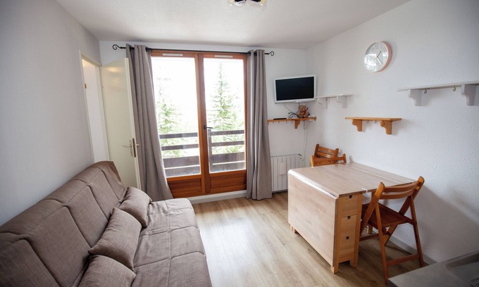 Risoul Apartment | Studio 24m2, 1 bedroom, quiet location. Ski-in/ski-out access. Wi-Fi.