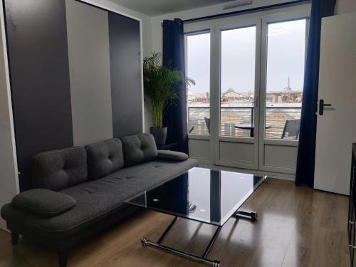 Puteaux Apartment | Studio 25m2 - lumineux et bien équipé
