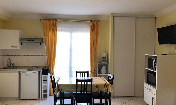 La Riche Apartment | Studio, 27 m2. Furnished. Garden-level