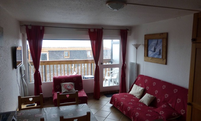 Jeux Apartment | Studio 2nd floor facing south, the slopes, ideal for skiing