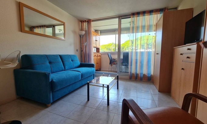 Le Grau-Du-Roi Apartment | Studio 3-seater cabin, quiet, 50 m from the sea and shops, small sea view.