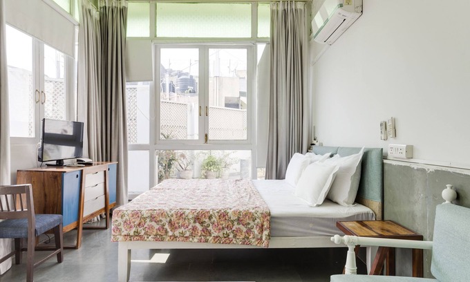 New Delhi Apartment | Studio 37 with private balcony