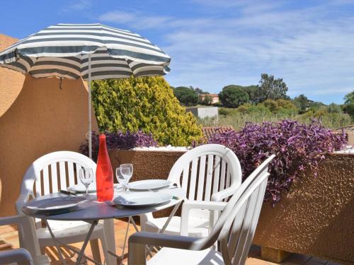 Le Lavandou Apartment | Studio 4 couchages avec terrasse, parking et proche plage au Lavandou - FR-1-251-240