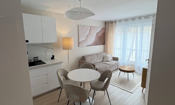 Le Touquet-Paris-Plage Apartment | Studio 4 pers, sleeping area, Beach & Market 150M walk and private parking