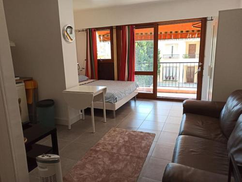 Prado - Republique Apartment | Studio 4 pers, terrasse, climatisation, parking inclus