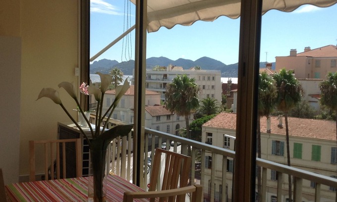 Cannes Apartment | STUDIO 40 m2 Quartier Suquet, all within walking distance, Wifi, air conditioning, terrace, parking