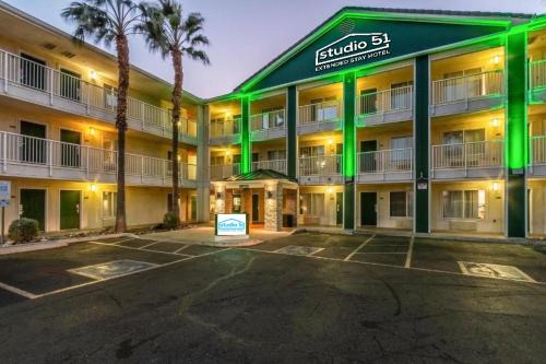 Estrella Hotel | Studio 51 Extended Stay Hotel