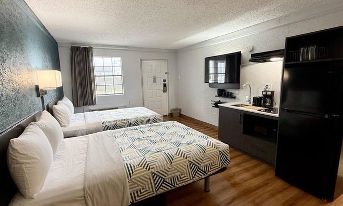 Beaumont Hotel | Studio 6 - Beaumont, TX