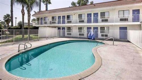 Lake Elsinore Hotel | Studio 6 Lake Elsinore, CA